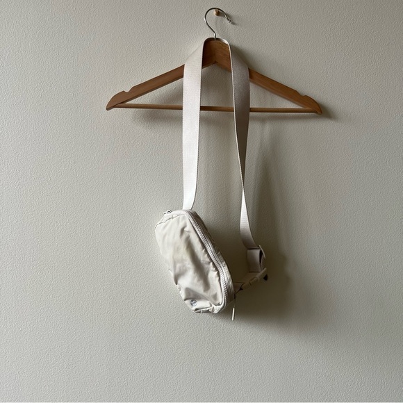 lululemon athletica Accessories - Lululemon Everywhere Belt Bag